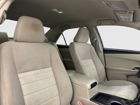 Used 2017 Toyota Camry LE FWD image 39