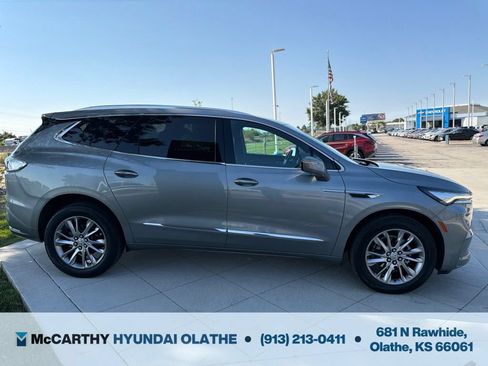 Used 2023 Buick Enclave Avenir w/ Avenir Technology Package AWD/4WD image 17
