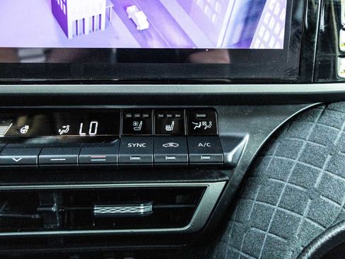 Used 2025 Toyota Camry XLE image 37