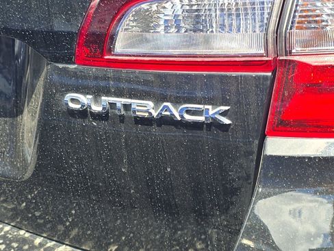 Used 2019 Subaru Outback 2.5i Limited AWD/4WD image 11