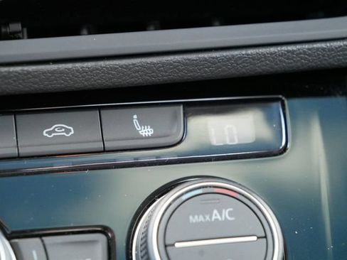 Certified 2022 Volkswagen Jetta SE FWD image 31