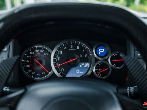 Used 2014 Nissan GT-R Premium image 9