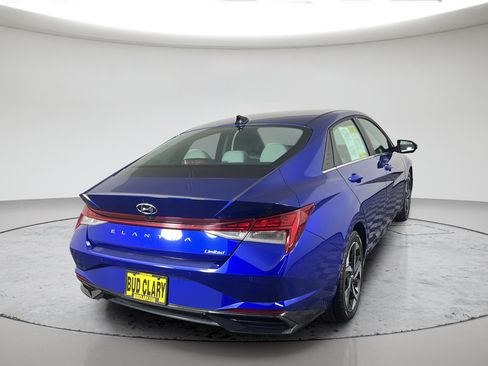 Used 2023 Hyundai Elantra Limited FWD image 18