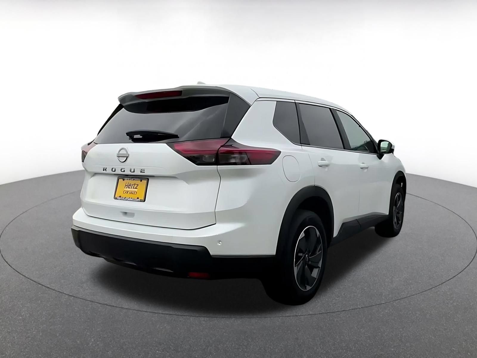 Used 2025 Nissan Rogue SV FWD image 14