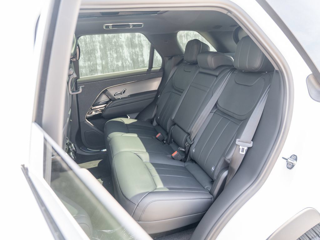 New 2026 Land Rover Range Rover Sport SE AWD/4WD image 23
