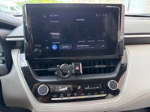 Used 2023 Toyota Corolla Cross L FWD image 11