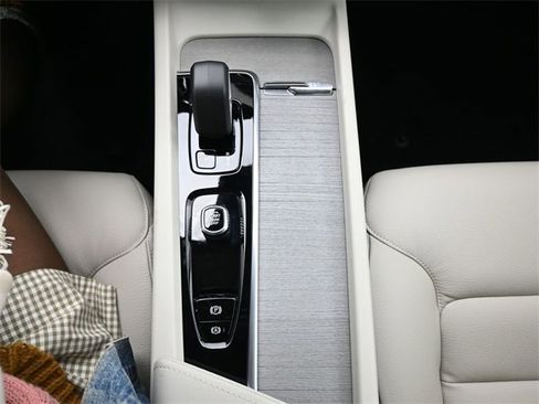 New 2026 Volvo V60 B5 Cross Country Plus w/ Protection Package Premier image 15