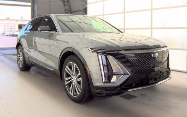 Used 2024 Cadillac Lyriq Luxury AWD/4WD image 3