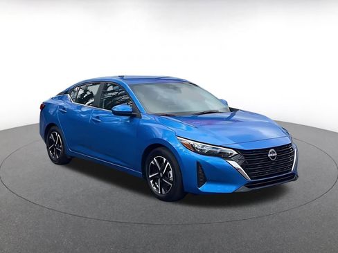 Used 2025 Nissan Sentra SV image 3