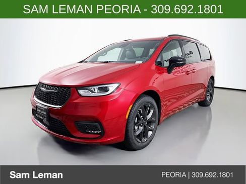 New 2026 Chrysler Pacifica Limited w/ S Appearance Package image 3