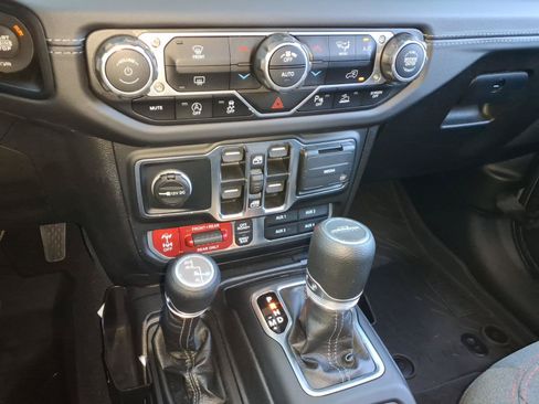 Used 2025 Jeep Gladiator Rubicon w/ Safety Group AWD/4WD image 20