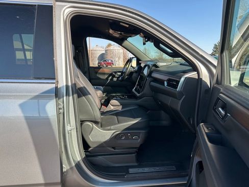 Used 2025 GMC Yukon XL Denali AWD/4WD image 29