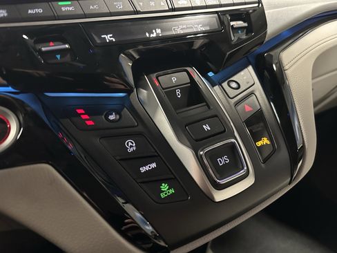 New 2026 Honda Odyssey Touring image 14