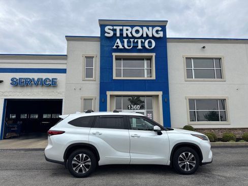 Used 2023 Toyota Highlander XLE AWD/4WD image 19