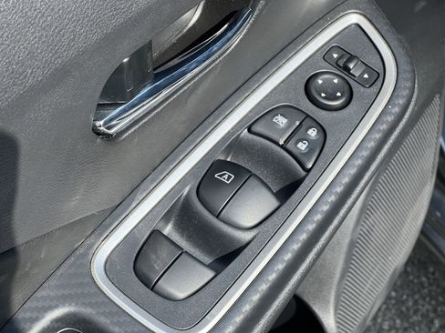 New 2025 Nissan Versa SR image 14