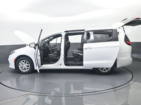 Used 2025 Chrysler Pacifica Select FWD image 68