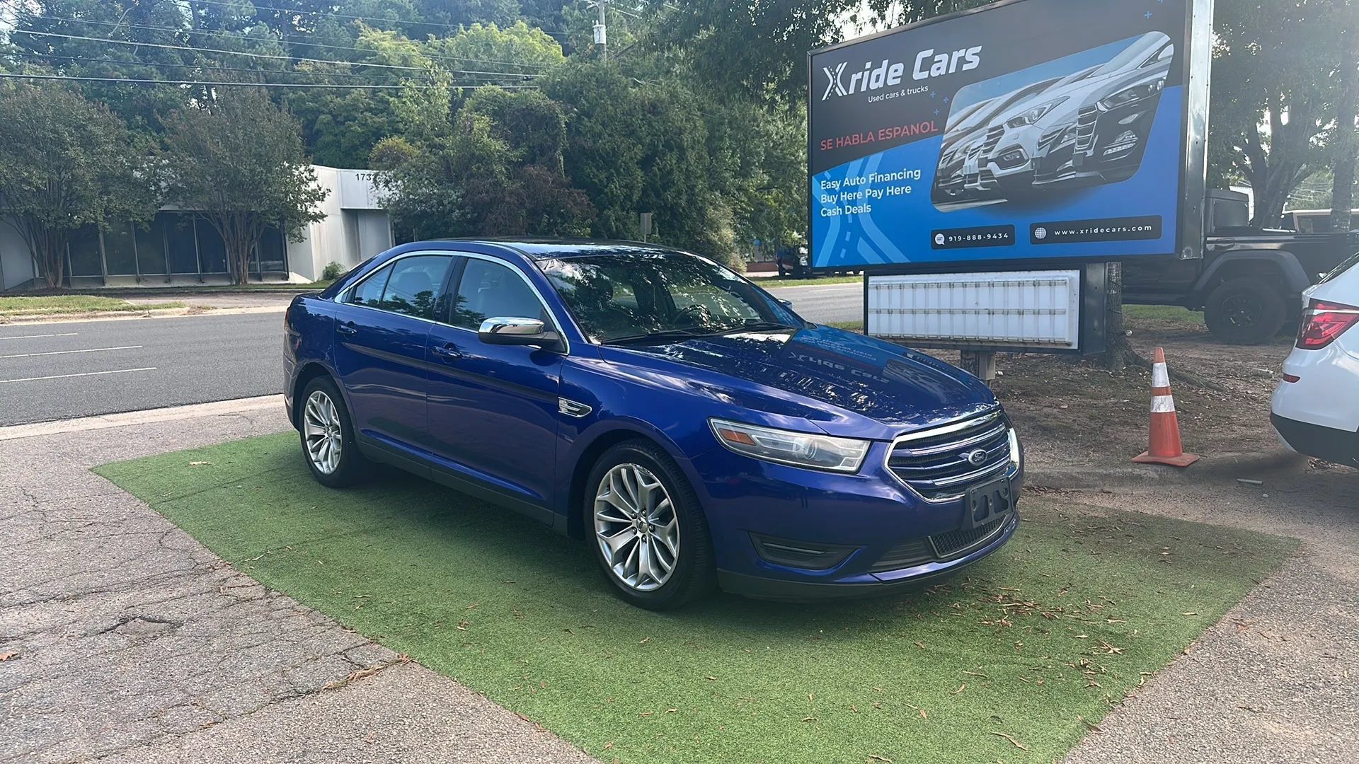 Used 2014 Ford Taurus Limited FWD image 1