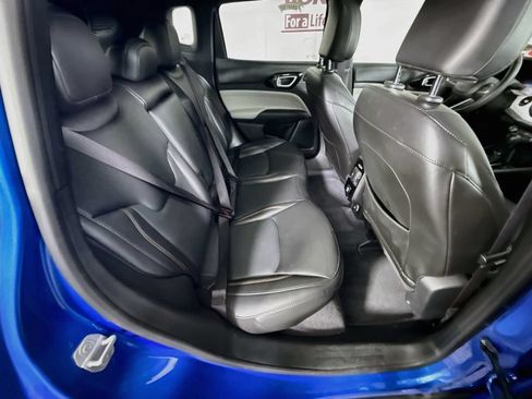 Used 2023 Jeep Compass Limited w/ Sun and Sound Group AWD/4WD image 30
