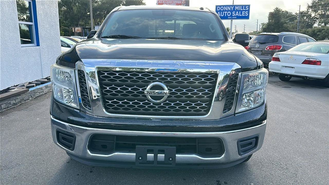 Used 2017 Nissan Titan SV RWD image 4