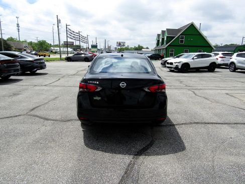 Used 2021 Nissan Versa S image 6
