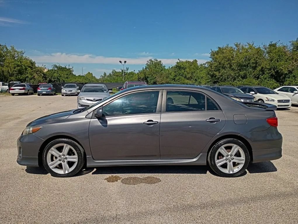 Used 2013 Toyota Corolla S w/ Premium Pkg FWD image 2