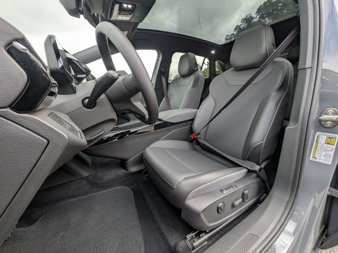 Used 2023 Volkswagen ID.4 Pro S Plus RWD image 17