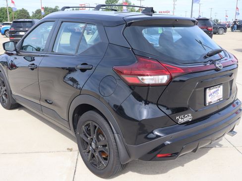 Used 2023 Nissan Kicks SV w/ Interior Electronics Package FWD image 7