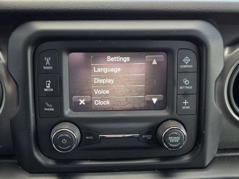 Used 2021 Jeep Gladiator Sport image 15