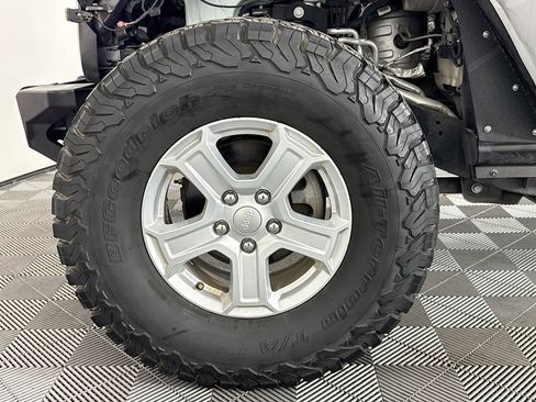 Used 2019 Jeep Wrangler Unlimited Sport S AWD/4WD image 36