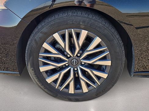 Used 2025 Nissan Altima 2.5 SV FWD image 10