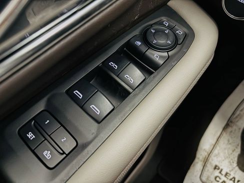 Used 2024 GMC Yukon SLT w/ SLT Luxury Package AWD/4WD image 47