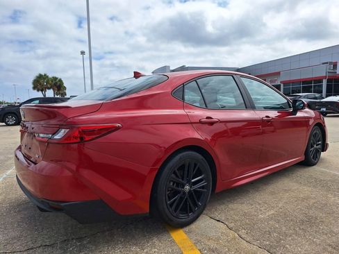 Used 2025 Toyota Camry SE w/ Multimedia Upgrade Package image 4