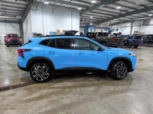 Used 2024 Chevrolet Trax RS w/ Driver Confidence Package image 2