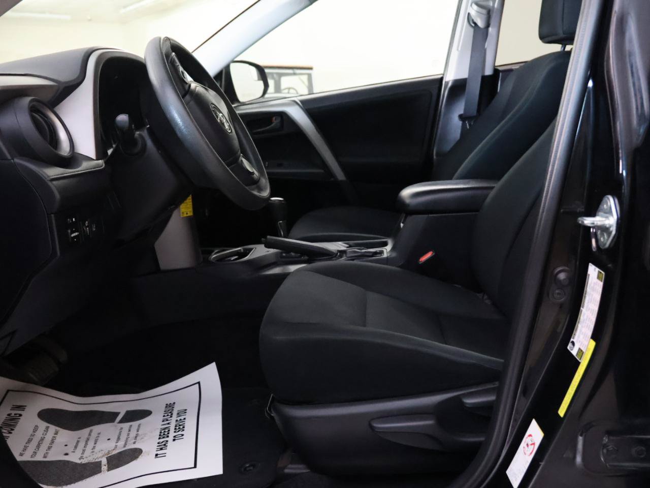 Used 2017 Toyota RAV4 LE FWD image 10