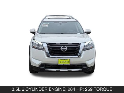 Used 2024 Nissan Pathfinder Platinum FWD image 4