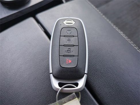 Used 2023 Nissan Rogue SV image 27