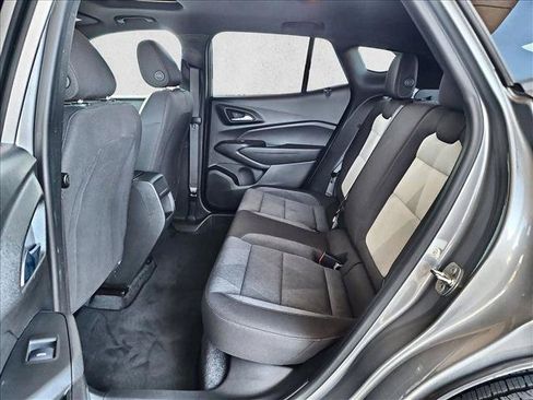 Used 2024 Chevrolet Trax RS w/ Sunroof Package FWD image 19