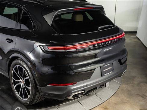 Certified 2025 Porsche Cayenne image 32