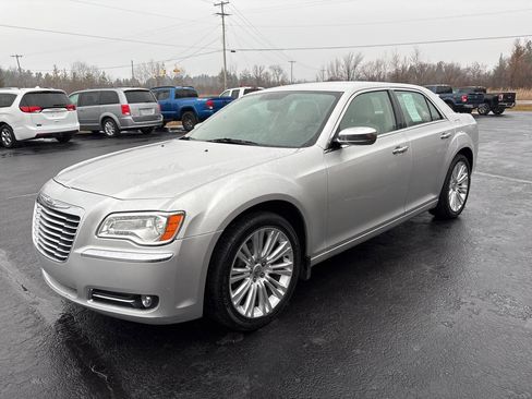 Used 2011 Chrysler 300 Limited image 2
