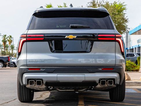 Used 2026 Chevrolet Traverse LT w/ LPO, Floor Liner Package FWD image 5
