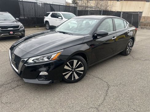 Used 2020 Nissan Altima 2.5 SV image 1