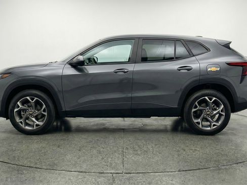 Used 2025 Chevrolet Trax LT FWD image 5