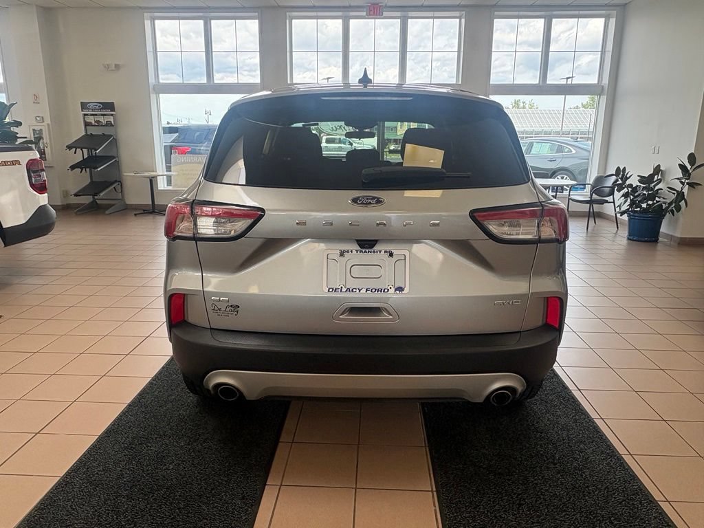 Used 2022 Ford Escape SE AWD/4WD image 3