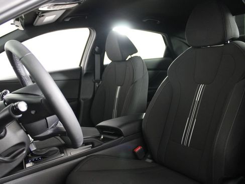 Certified 2025 Hyundai Elantra Sport FWD image 19