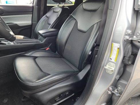 Used 2023 Jeep Compass Latitude w/ Convenience Group AWD/4WD image 29