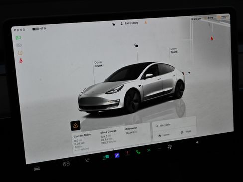 Used 2023 Tesla Model 3 Standard Range image 22