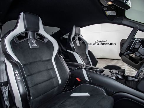 Used 2020 Ford Mustang Shelby GT500 w/ Technology Package image 19