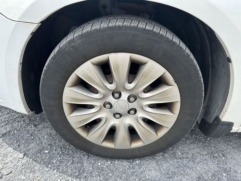 Used 2014 Chrysler 200 LX FWD image 10