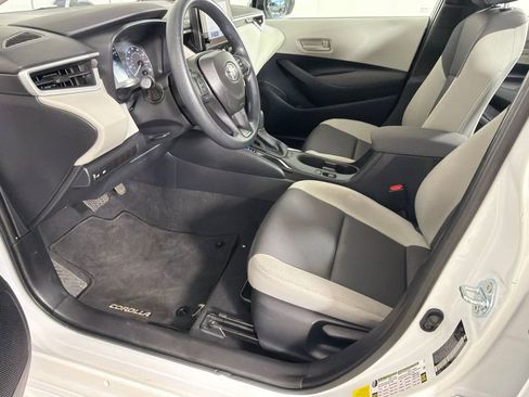 Used 2025 Toyota Corolla LE image 9