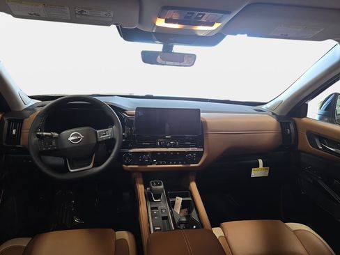 New 2026 Nissan Pathfinder Platinum FWD image 9